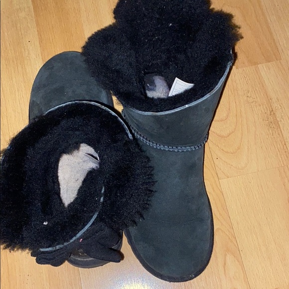 Bow Tie Uggs - Picture 2 of 4